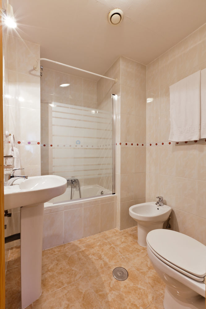 Victoria Hotel 3*